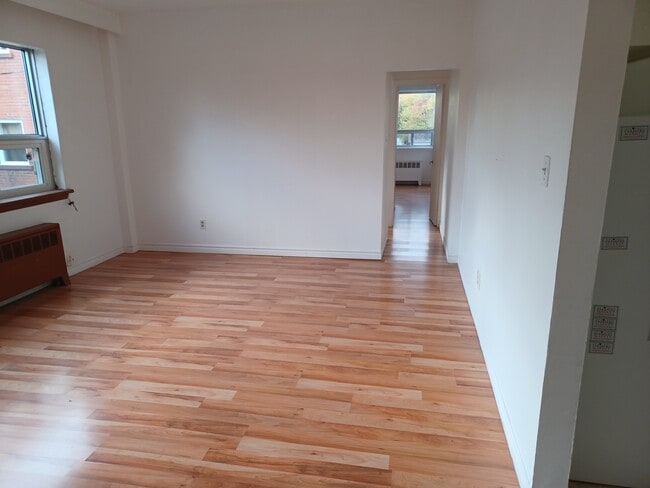 Photo - 191 Lakeshore Rd E Unit 10