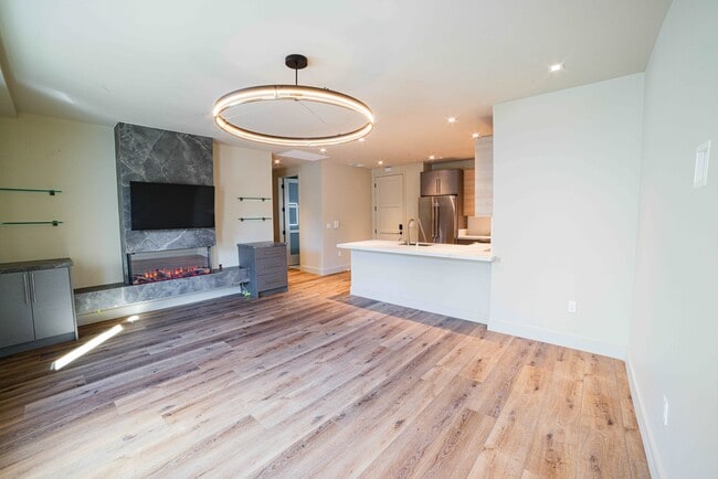 Building Photo - Rhine House Lofts Unit RH Loft 4