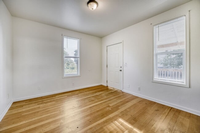 Photo - 1619 S Yakima Ave