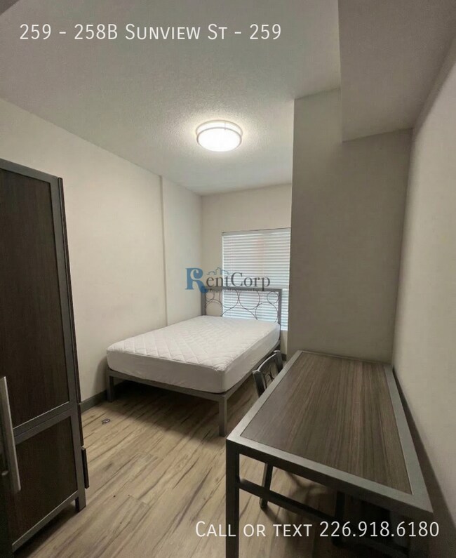 Photo - 258B-258B Sunview St