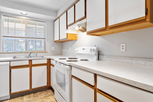 Photo - 12027-12069 SE Foster Rd