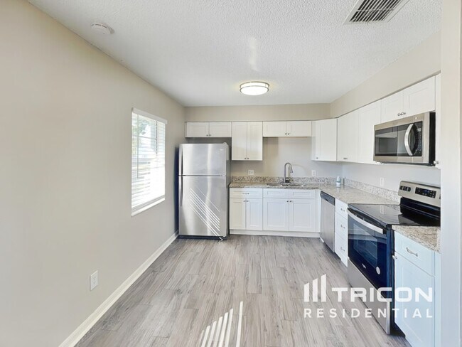 Photo - 3181 Clewiston St