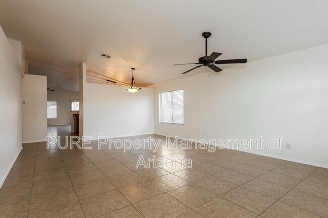 Photo - 1870 E Oakland St