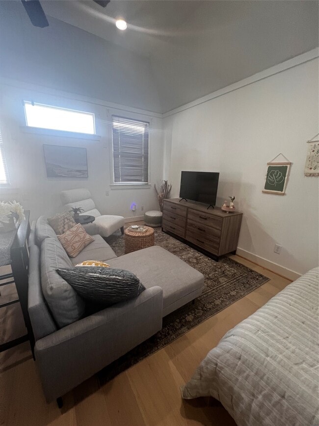 Photo - 5303 Nett St