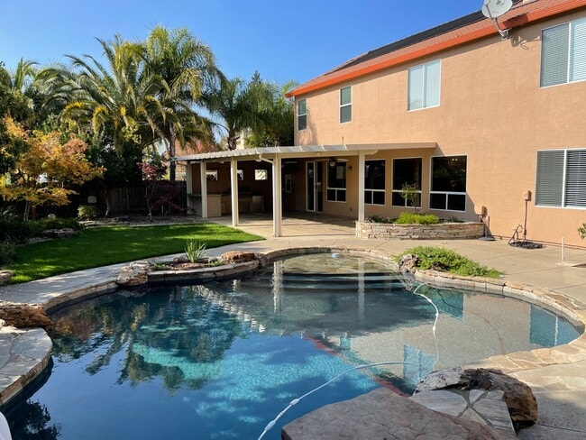 Building Photo - BEAUTIFUL 2-STORY HOME WITH POOL & 3 CAR GARAGE IN ROCKLIN!