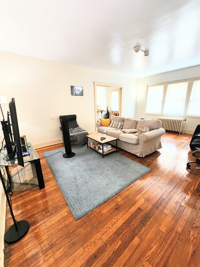 Building Photo - 5862 Forbes Ave Unit 23
