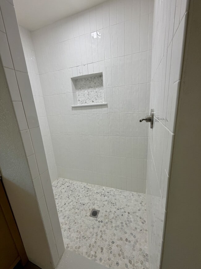 Photo - 725 Merrimac Dr