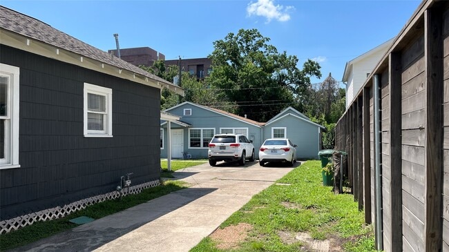 Photo - 720 E 12th St