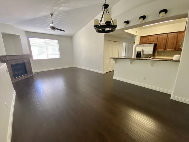 Sala de estar/comedor - 9901 Trailwood Dr Condominio Unidad 2026