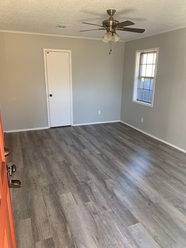 Photo - Renovated 3 Bedroom 1 Bath Home for Rent!