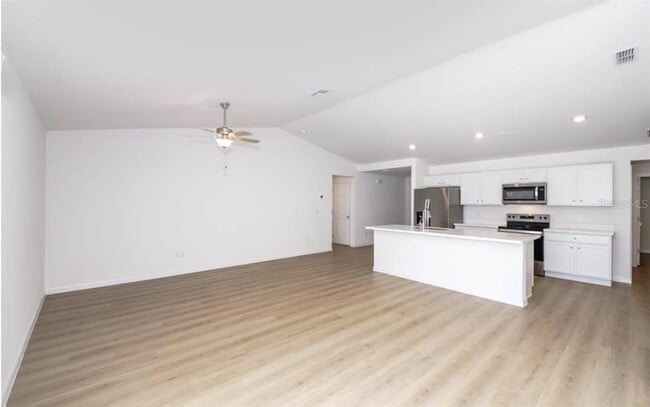 Photo - 2653 Martin St