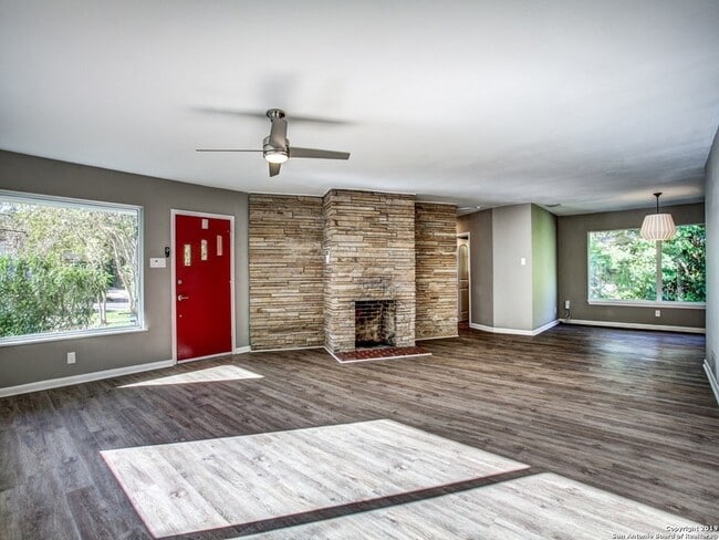 Photo - 413 Garraty Rd