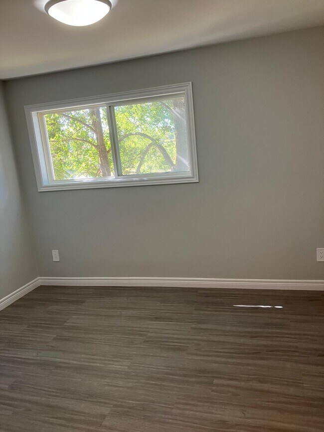 Photo - 950 Eastlawn Av