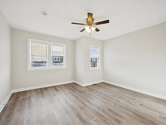 Photo - 5957 Windsor Ave