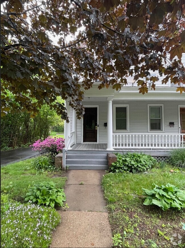 Building Photo - 1740 Farmington Ave Rental