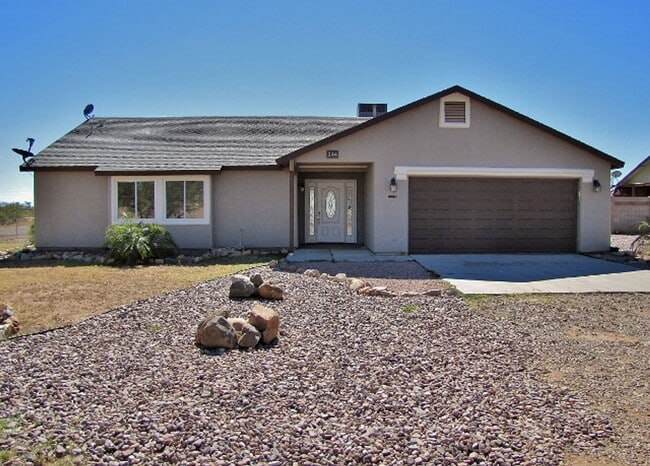 Building Photo - 3BR/2BA/2CG, 1519 sq.ft on half acre in Huachuca City, AZ