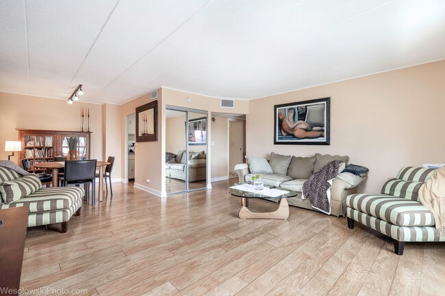 Photo - 3222 Sanders Rd Unidad 3D