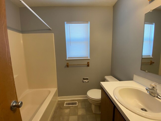 Photo - 4330-4332 Ellsworth Rd Stow Oh 44224 MFH2 Unidad 4330