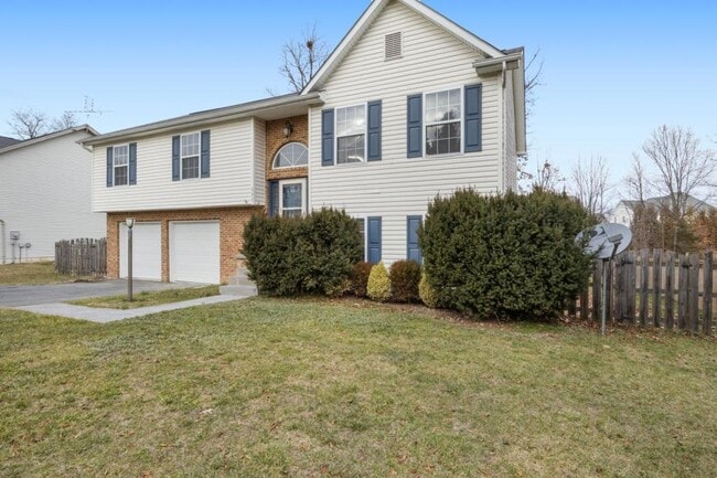 Photo - 359 Montgomery Cir