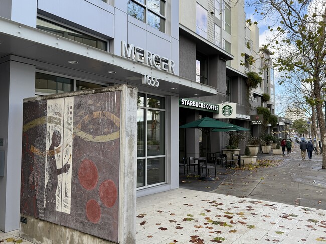 A convenient Starbucks located right at the entrance. - 1655 N California Blvd Condominio Unidad 132