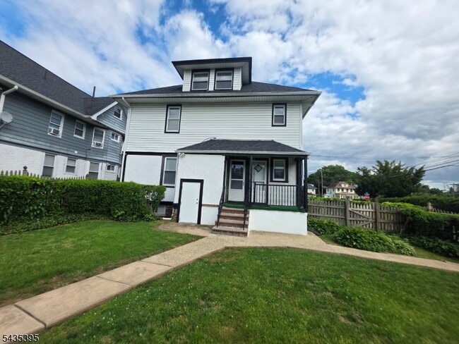 Photo - 1225 E 2nd St