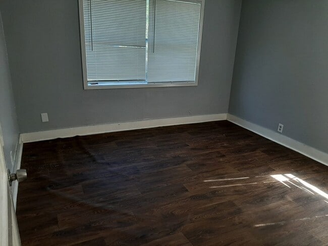 Photo - Recently Renovated Large 3 bedroom 1 bath ...