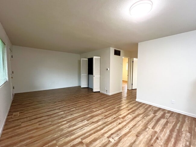 Photo - Fairhaven Recently Updated 2 Bedroom Duplex Unit 907 Wilson