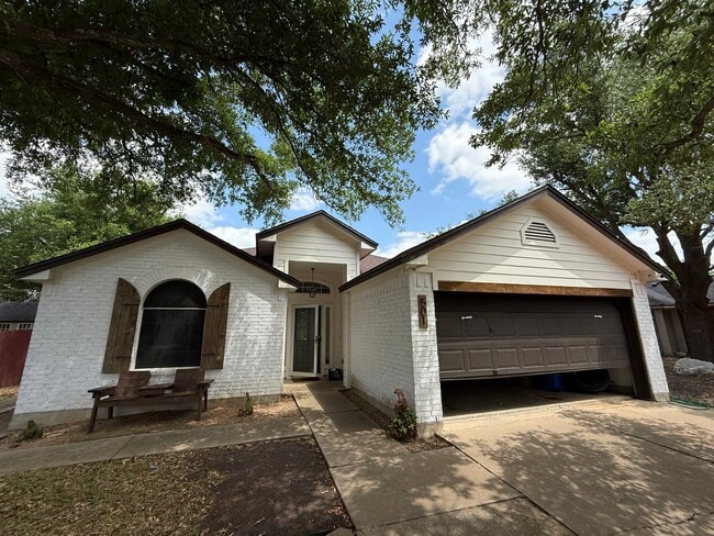 Unique single-story home for lease in the ... - Unique single-story home for lease in the ...