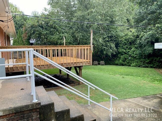 Photo - 850 Montford Dr