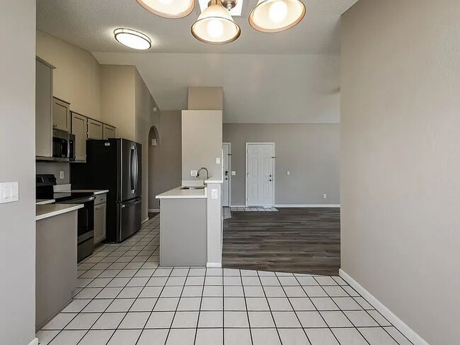 Photo - 2650 Deacon St