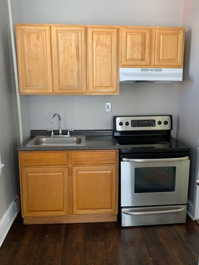 Building Photo - 2315 Ann St Unit 1st Floor Front