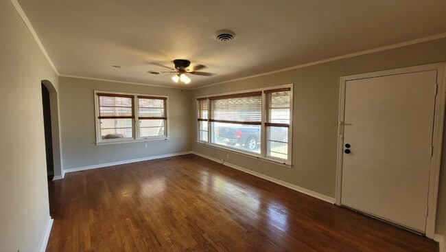 Photo - 1209 Look St