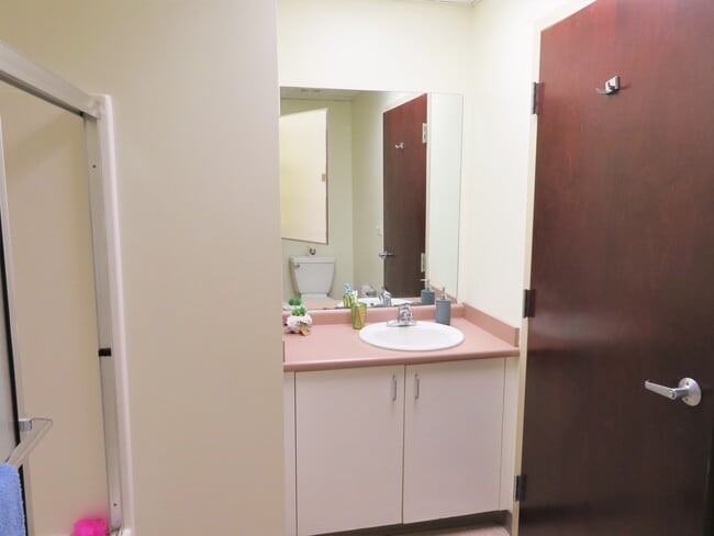 Baño estilo B - City View Apartments