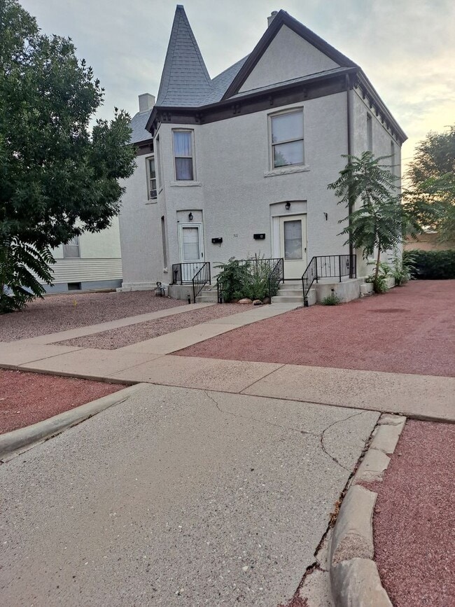 Building Photo - 511 Belmont Ave Unit A