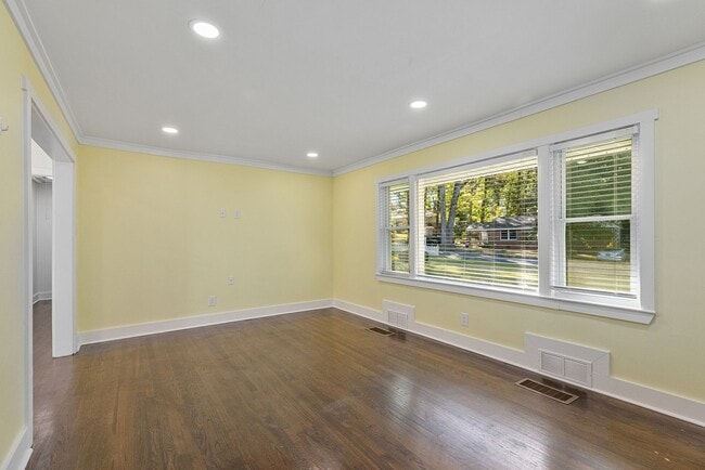 Photo - Beautifully Updated 3/2 w/ Large Fenced Backyard, Minutes From ATL Airport and Woodward Academy