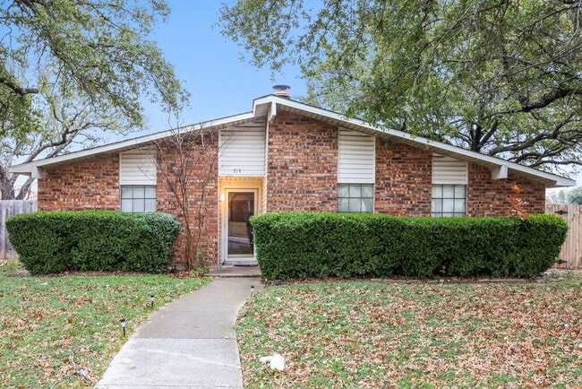 Building Photo - 114 S Young Blvd