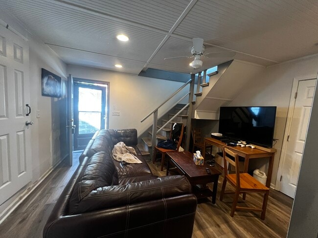 Photo - 1051 Curran St NW