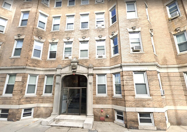 Building Photo - 104 Warren St Unit 4