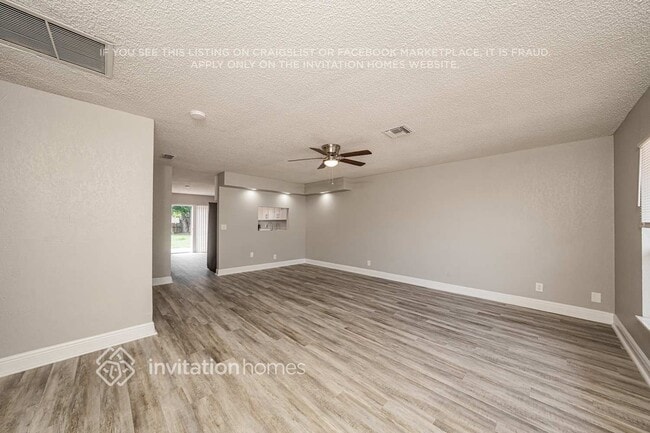 Photo - 6206 Wauconda Way W
