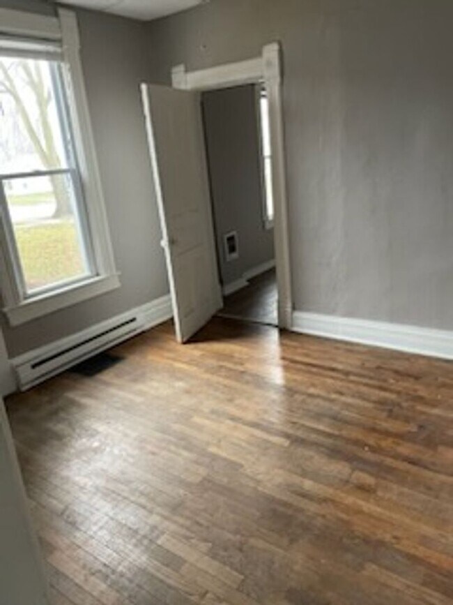 Photo - 304 W Eureka St