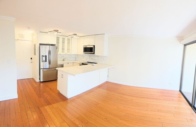 Photo - Waikiki Four Paddles 1 Bedroom 1 Bathroom 1 Parking 6th Floor Renovated Condominium Unidad 611