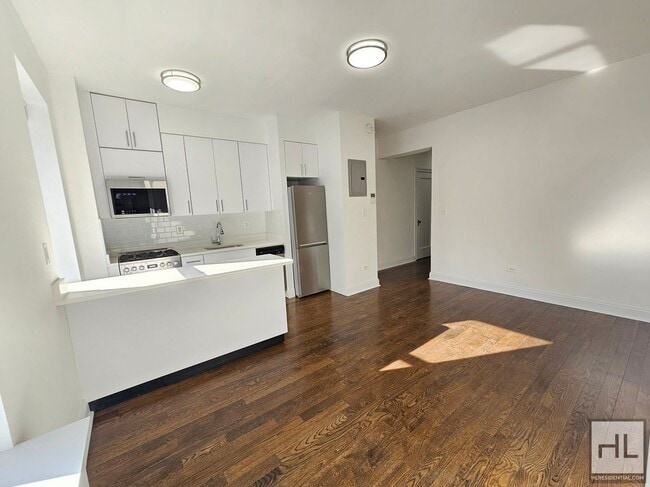 Sunny 1-Bedroom in Greenwich Village | Prime Location