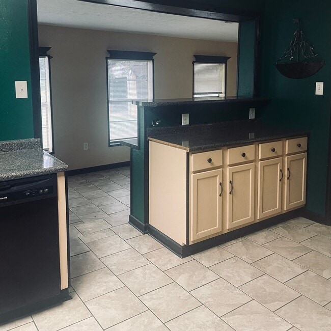 Photo - 3 Bedroom/1 Bath - Move/In Ready
