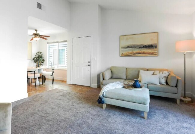 Living Room - 364 Eastridge Dr Unit 1 Bedroom