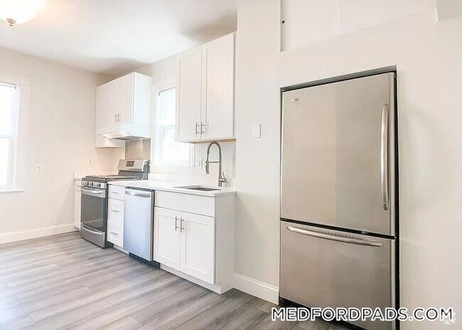 Building Photo - 98 Bristol Rd Unit 2 Rental
