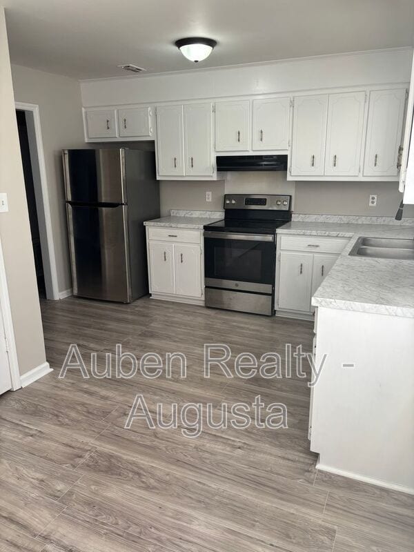 Photo - 2930 Dahlia Dr