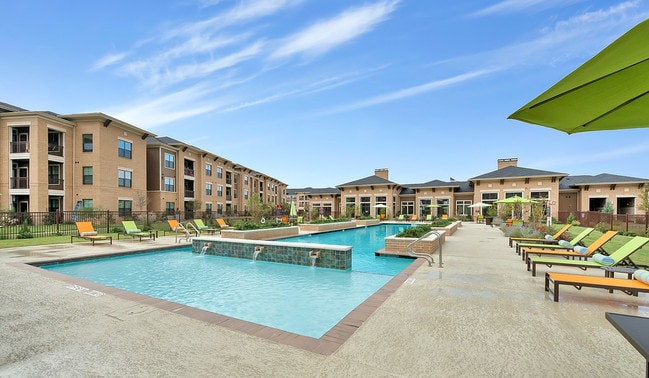 Mansfield on the Green Apartments