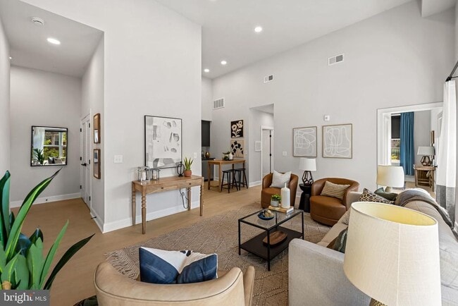 Building Photo - 600 N Howard St Unit 303 Rental