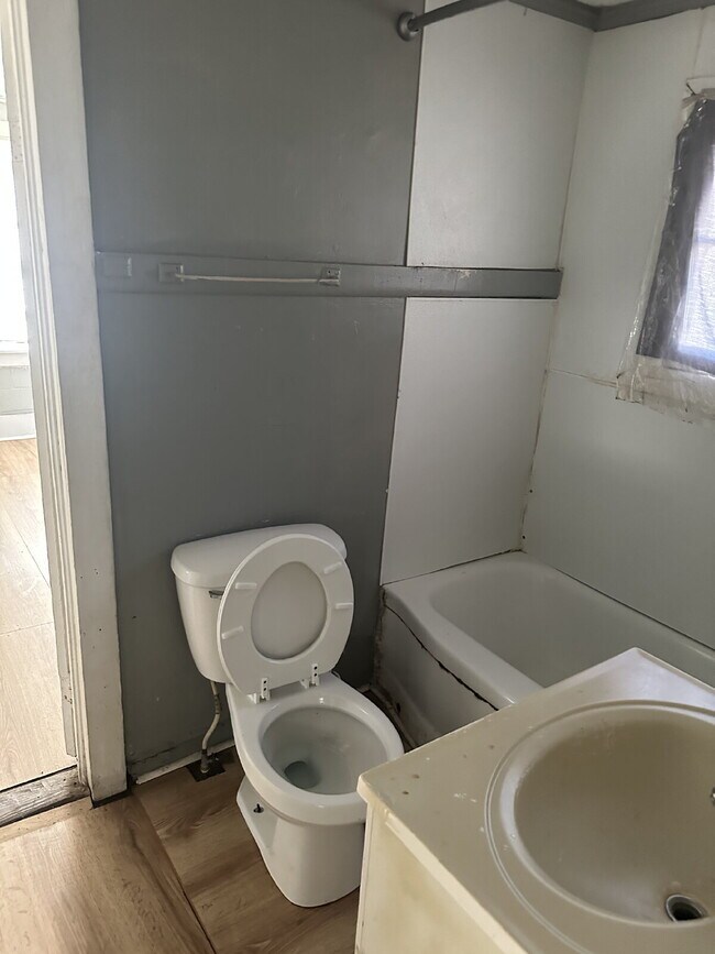 Photo - 2 bed 1 bath - Welcome to 409 Campbell Street