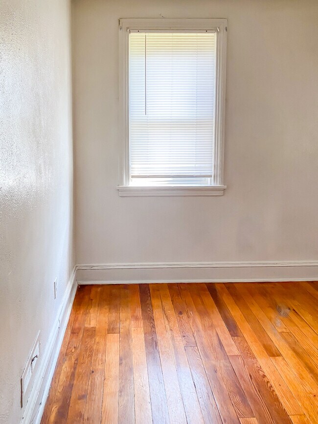 Photo - 108 E Roanoke St